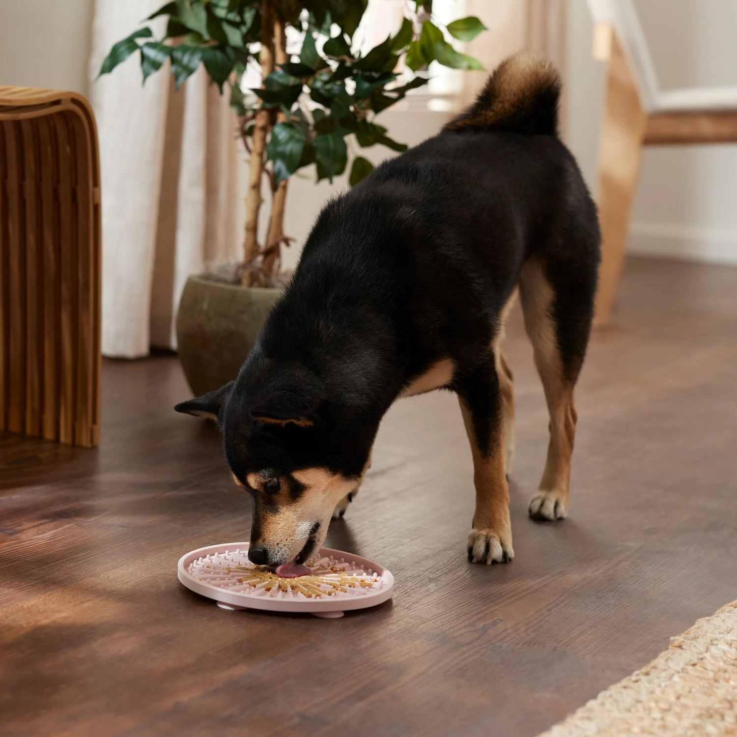 Frisco Silicone Dog & Cat Lick Mat With Suction Cups, Pink 5 Frisco Silicone Dog & Cat Lick Mat With Suction Cups, Pink - Image 3